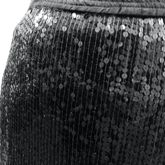 BLACK SEQUIN PULL-ON SKIRT SIZE M-L - Picture 1 of 8